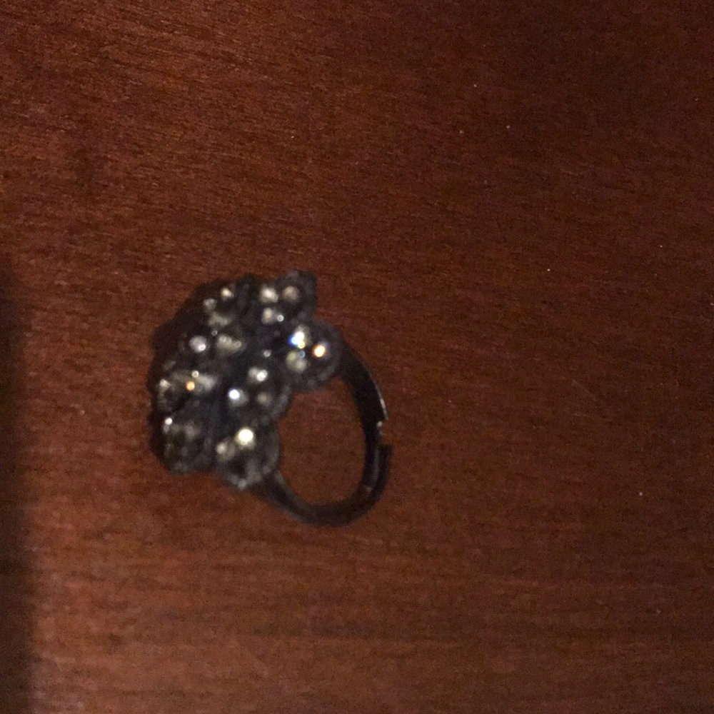Ring - Picture 3 of 4